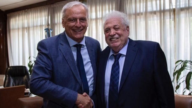 Parola pidió regularizar la provisión de vacunas.