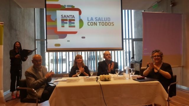 Autoridades durante la presentación.