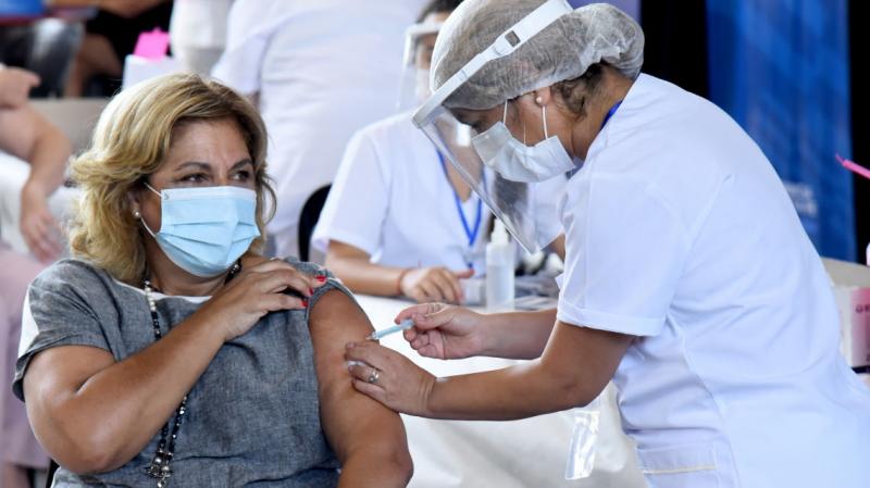 Martorano: “La vacunación es un acto solidario, no implica sólo protegerse a uno sino también a los que están cerca”.