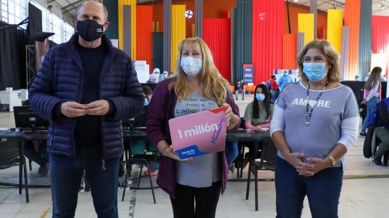Covid: “hoy en Santa Fe vacunamos superó el primer milón de vacunados”.