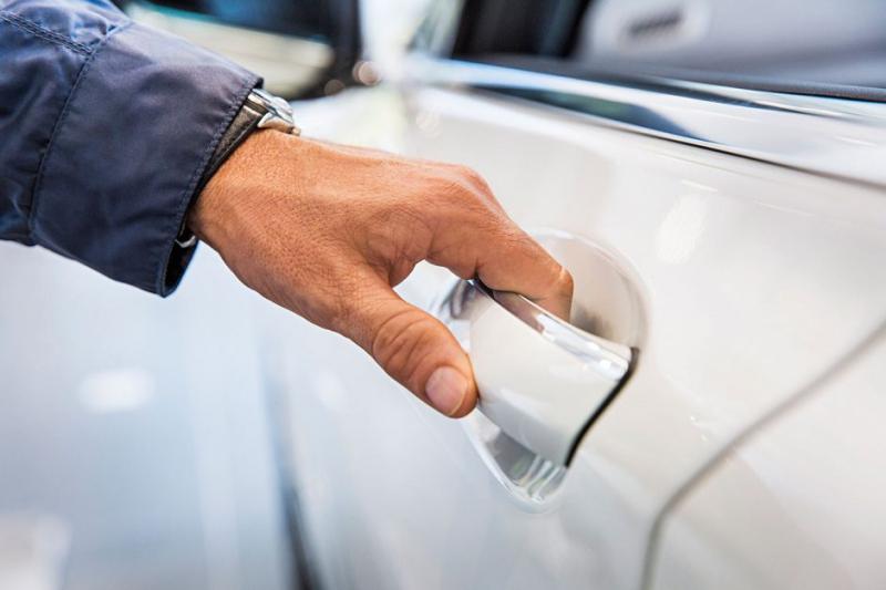 ¿Por qué algunas personas "dan electricidad"?