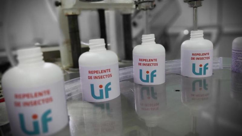 Los frascos de repelentes de insectos elaborados por el LIF se entregan en hospitales, centros de salud y Samco.