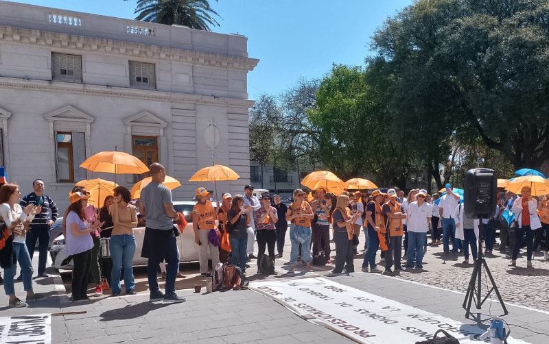 Es ley la excepción del pase a planta de profesionales de Salud.