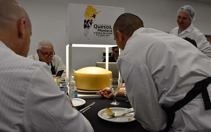 El sector lácteo santafesino se potencia en el Concurso Nacional de Quesos, Dulce de Leche y Manteca.