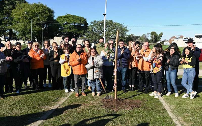 El acto inaugural se realizó frente al nuevo Hospital Regional de Rafaela, con amplia participación de autoridades, instituciones y familias donantes.