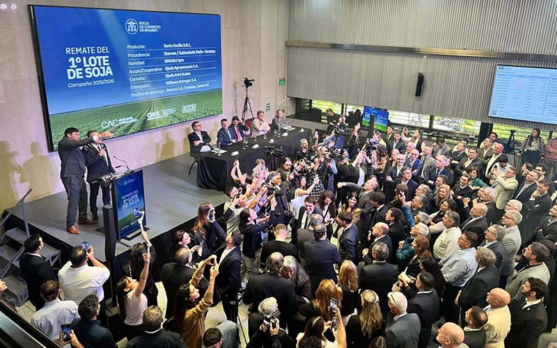 La Lehmann condujo la subasta del primer lote de soja 2025/2026 en Rosario y alcanzó un valor récord.
