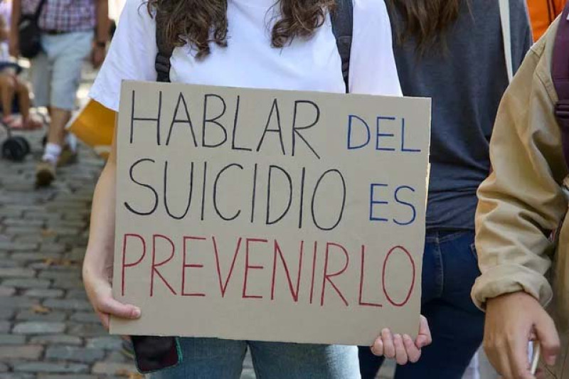 Si en algún momento de la vida se experimentan ideas suicidas, no dudar en consultar al sistema de salud.