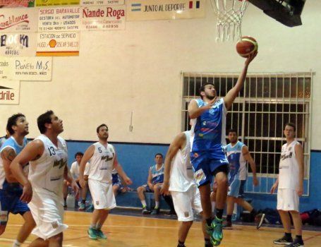 Spector marc&oacute; 11 puntos y fue el m&aacute;ximo rebotero (8) en la "AKD".