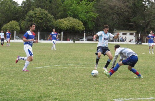 Mensa aprovechó un error de Turco y casi convierte. El palo le dijo no al "Terrible".