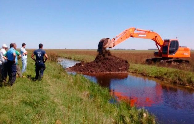 Policía Ambiental encontró una maquinaria de gran porte realizando una obra ilegal.