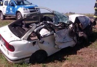 Totalmente destrozado quedó el auto importando.