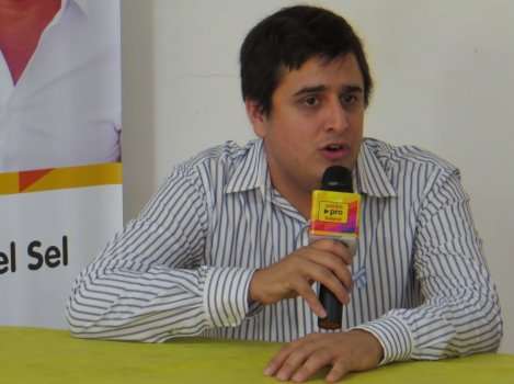 Francisco Orell durante su visita a Sastre.