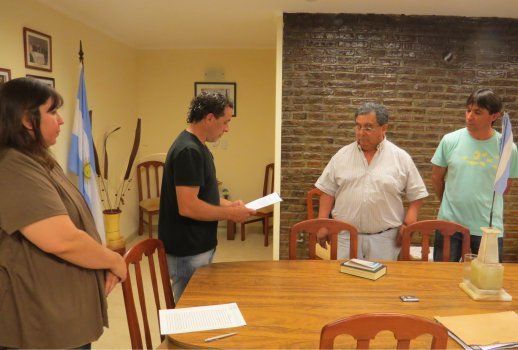 Durante el juramento como concejal de Albino Moreno.