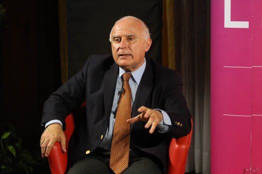 Sin muchas sorpresas y varios funcionarios de bajo perfil, Lifschitz presentó a sus ministros.