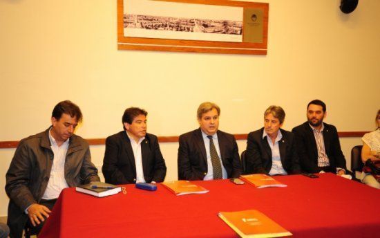 A pedido del gobernador Lisfchitz se reuni&oacute;n el Comit&eacute; de Emergencias H&iacute;dricas, en Casa de Gobierno.