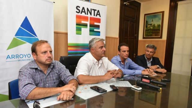 Autoridades durante el anuncio de la línea de subsidios y créditos blandos.