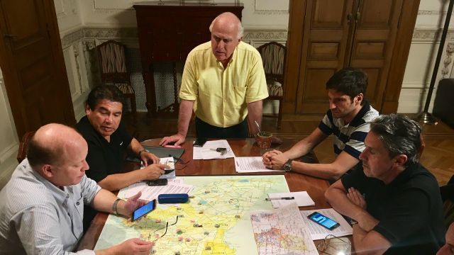 l gobernador encabezó una reunión para monitorear la situación de emergencia.