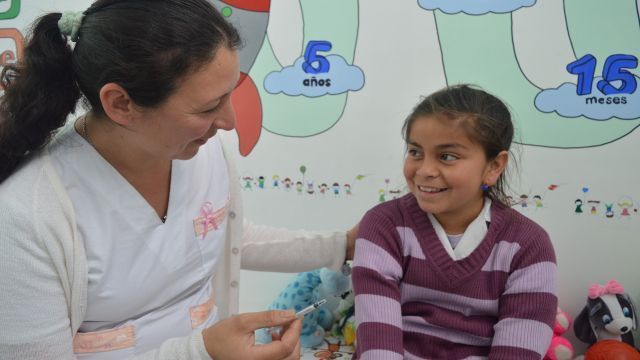 Se incorpora al calendario las vacunas contra el Virus del Papiloma Humano y contra el Meningococo.