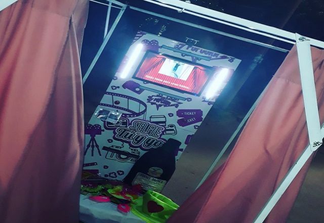 La "Cabina Selfie", es servicio que no puede faltar en cualquier fiesta.