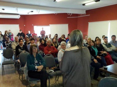 Exitosa capacitación sobre superpoblación de perros y gatos en San Jorge.