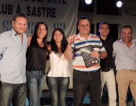 Javier Mamet gan&oacute; uno de los 0 Km con el Bingo "Juntos x M&aacute;s 2015".