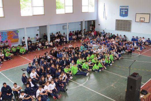 El 1&ordm; Encuentro Estudiantil de Educaci&oacute;n Vial se realiz&oacute; este viernes en el colegio Alberdi.