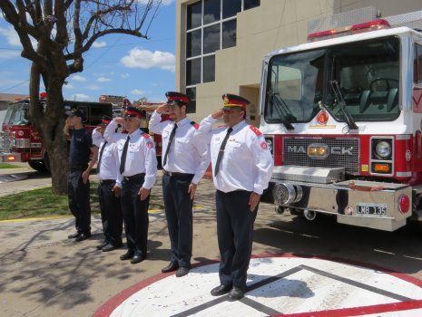 Bomberos recordaron a Sergio Morales.